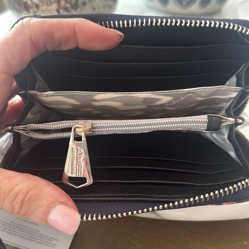 NWT Aimee Kesternberg Zip Around Wristlet in
Majestic Floral - Picture 6 of 8